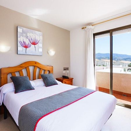 Oyo Hotel Costa Andaluza โมตริล ภายนอก รูปภาพ