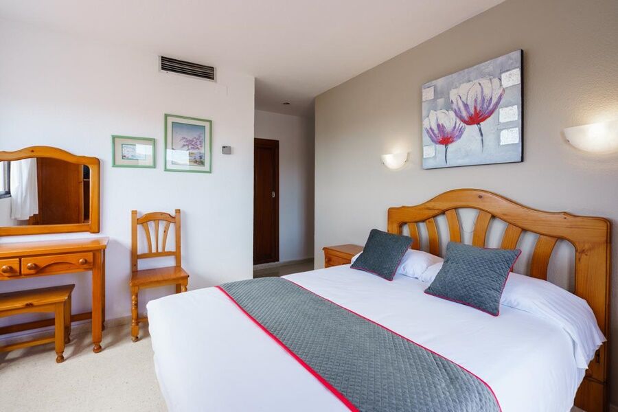 Oyo Hotel Costa Andaluza โมตริล ภายนอก รูปภาพ