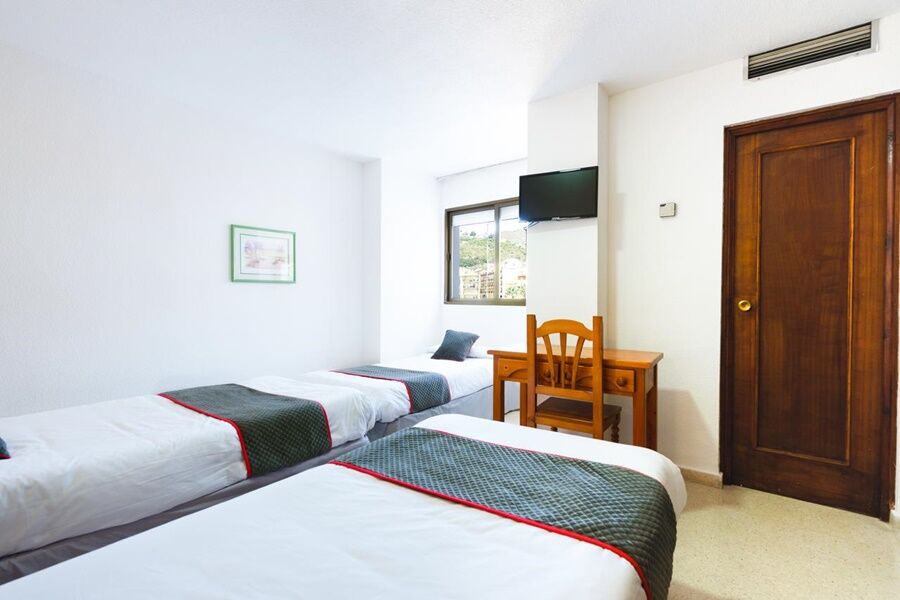 Oyo Hotel Costa Andaluza โมตริล ภายนอก รูปภาพ