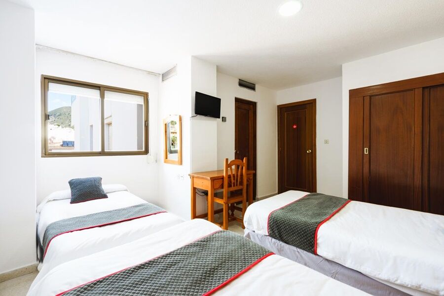 Oyo Hotel Costa Andaluza โมตริล ภายนอก รูปภาพ
