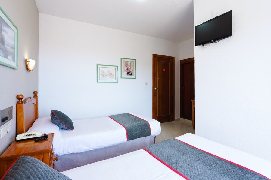 Oyo Hotel Costa Andaluza โมตริล ภายนอก รูปภาพ